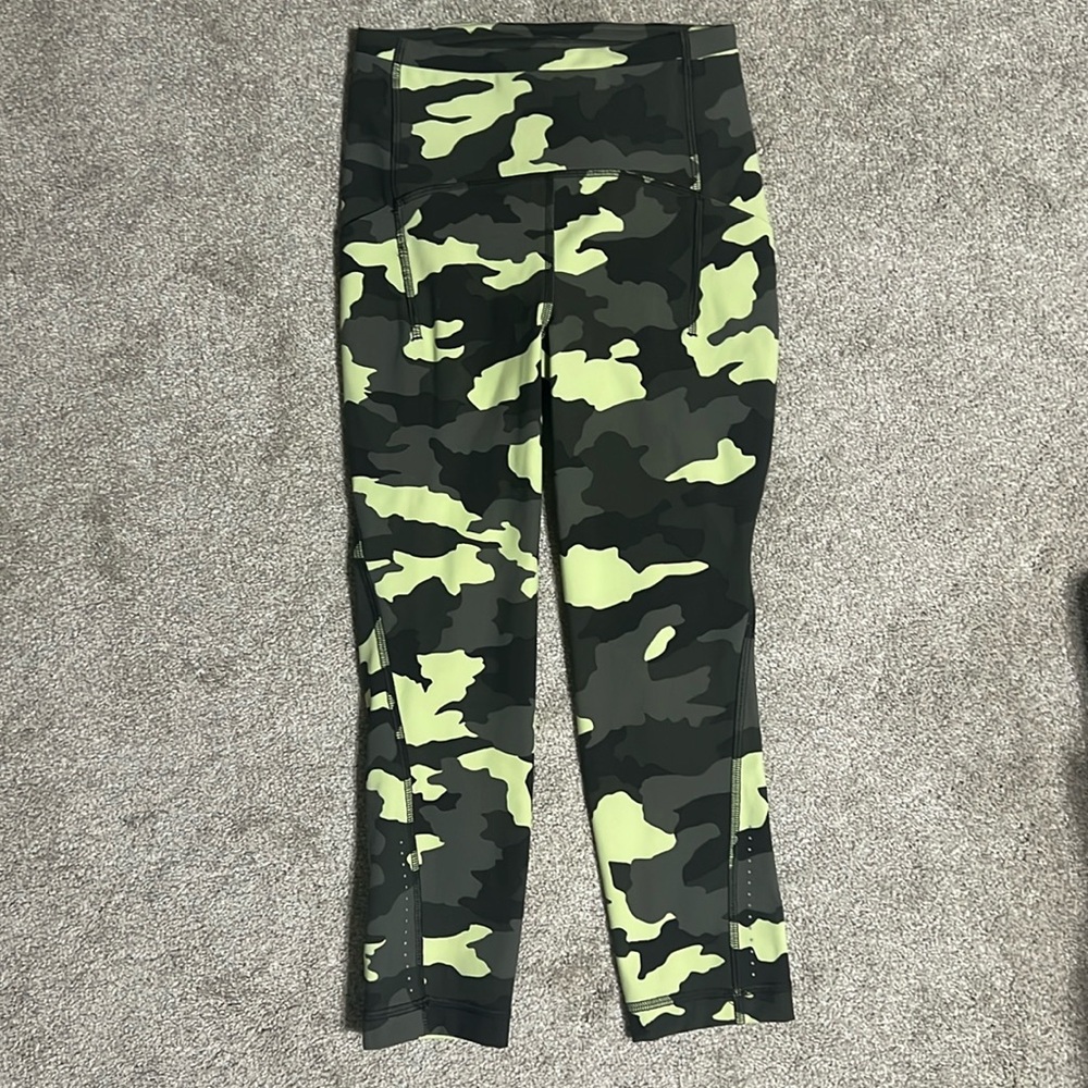 Lululemon capri camo yoga leggings - size 2